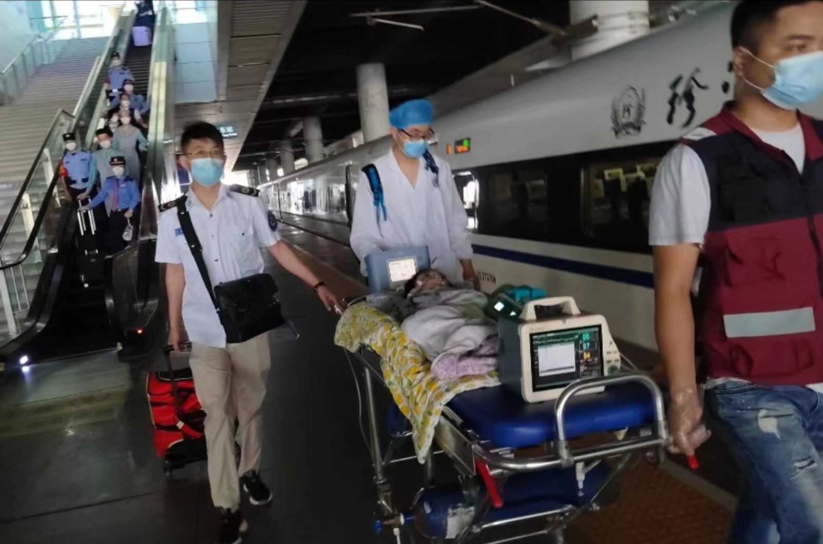 兰西县高铁转运公司